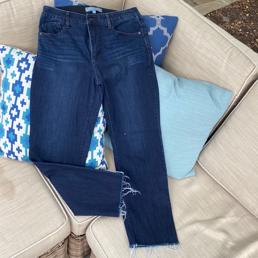 Like new!! WIT & WISDOM Size 8 jeans, ABsolution fit!